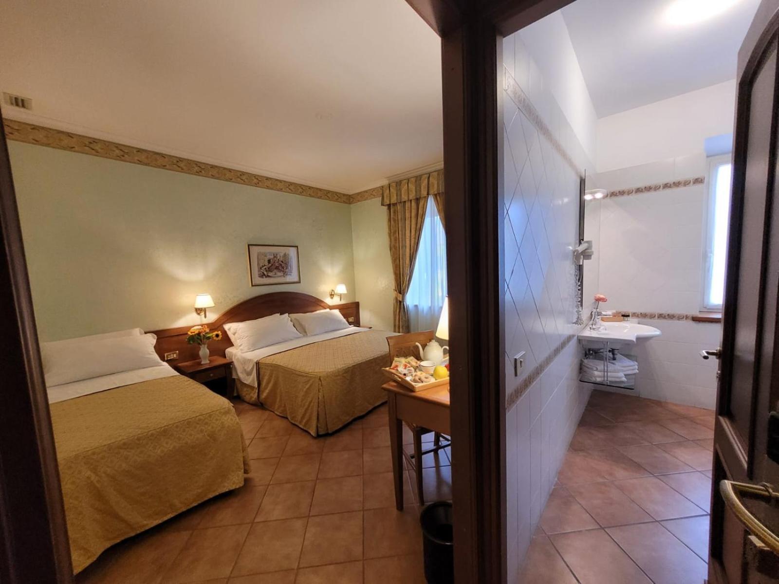 Hotel Squarciarelli Grottaferrata Exterior photo