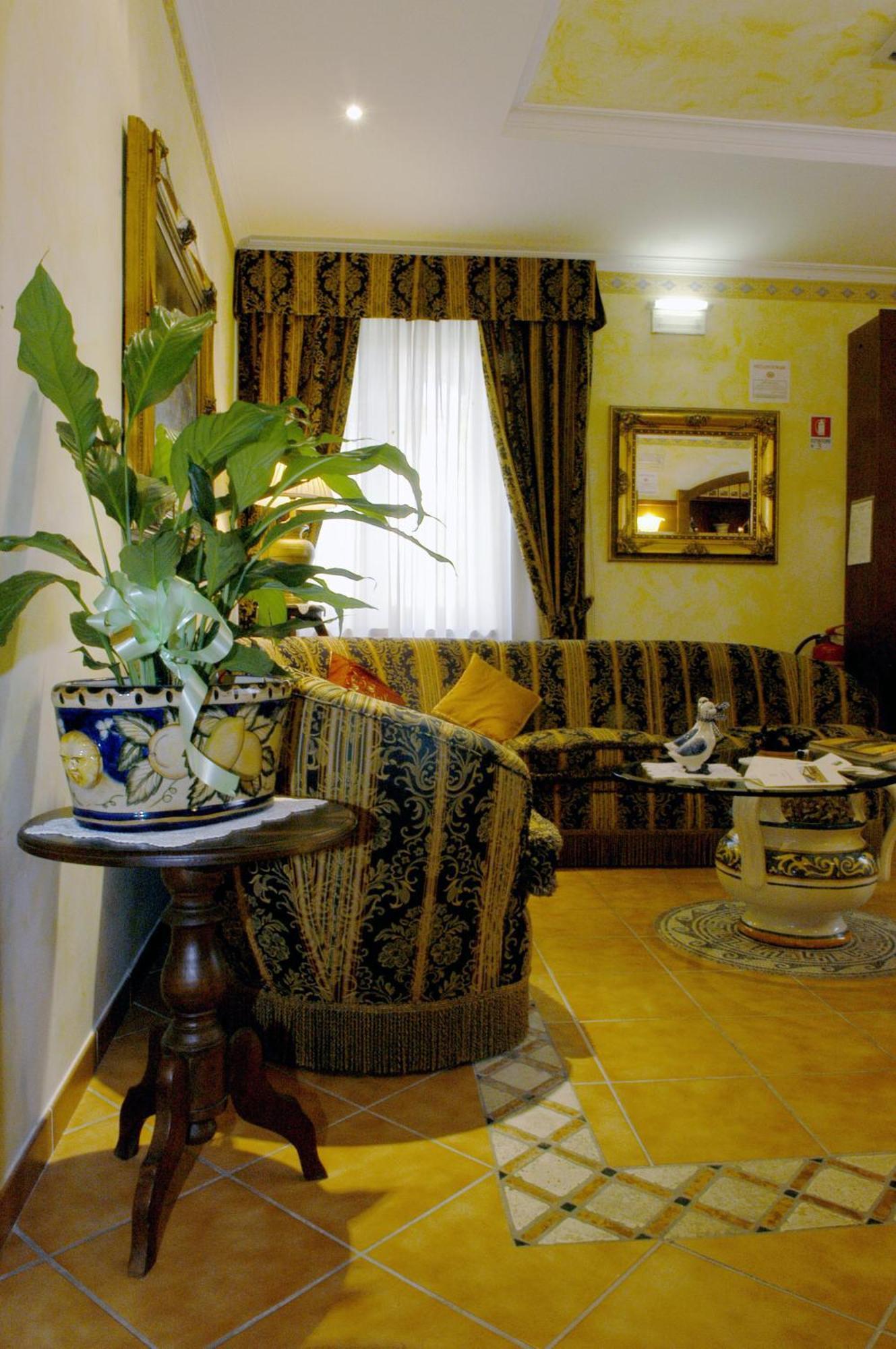 Hotel Squarciarelli Grottaferrata Exterior photo